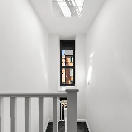 Stunning Large Leeds Apartment - Parking Exterior photo