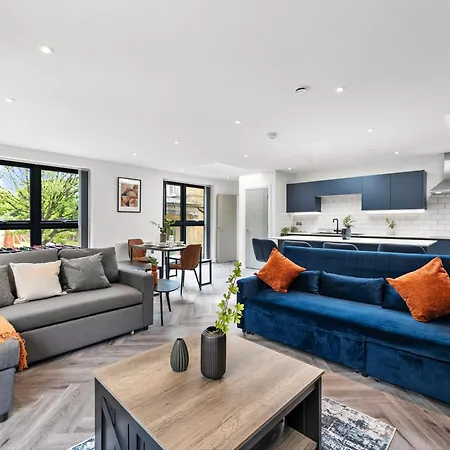 Stunning Large Leeds Apartment - Parking Exterior photo