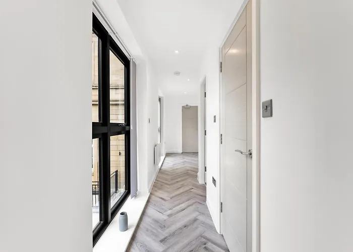Stunning Large Leeds Apartment - Parking