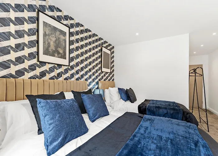 Stunning Large Leeds Apartment - Parking