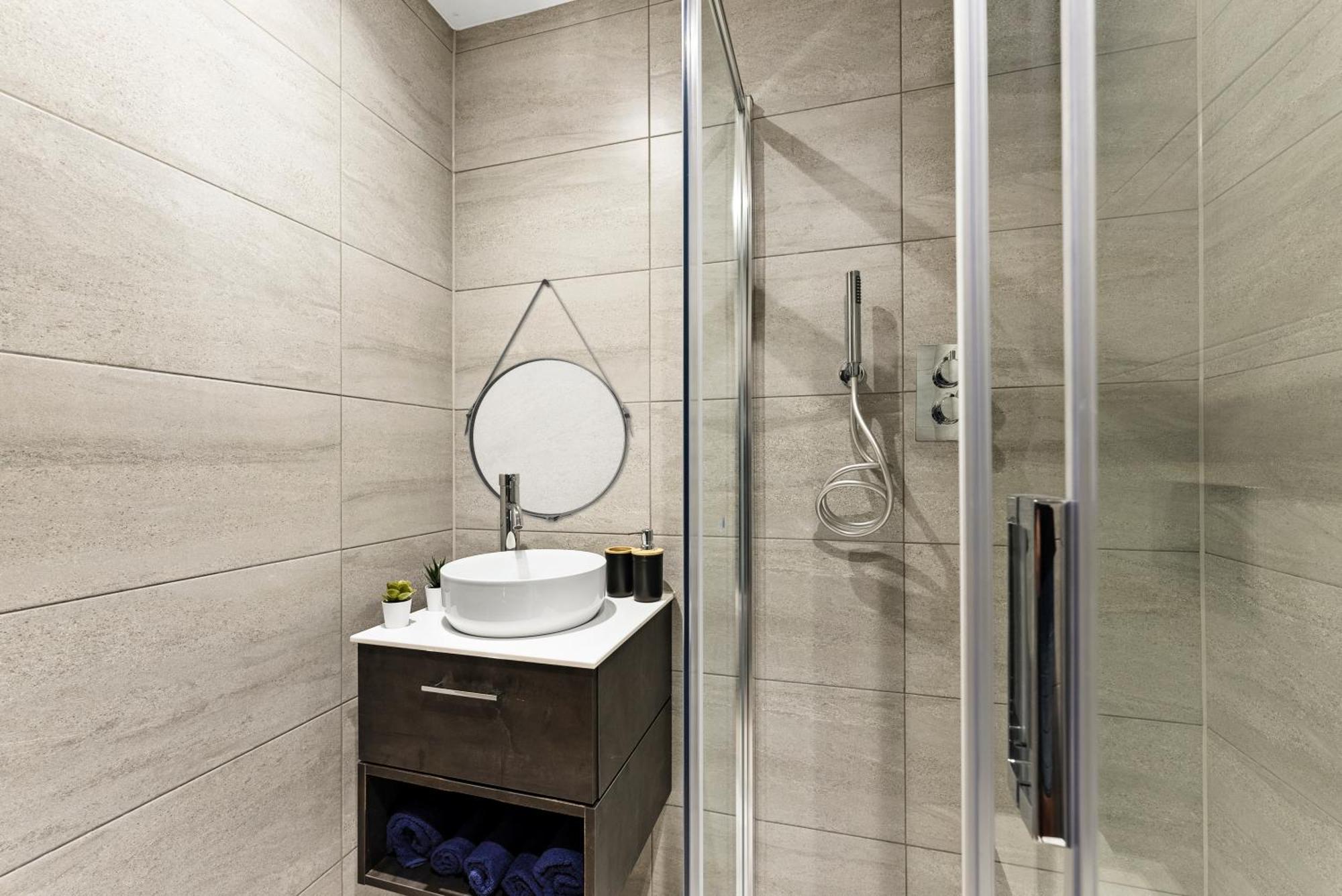 Stunning Large Leeds - Parking Apartment